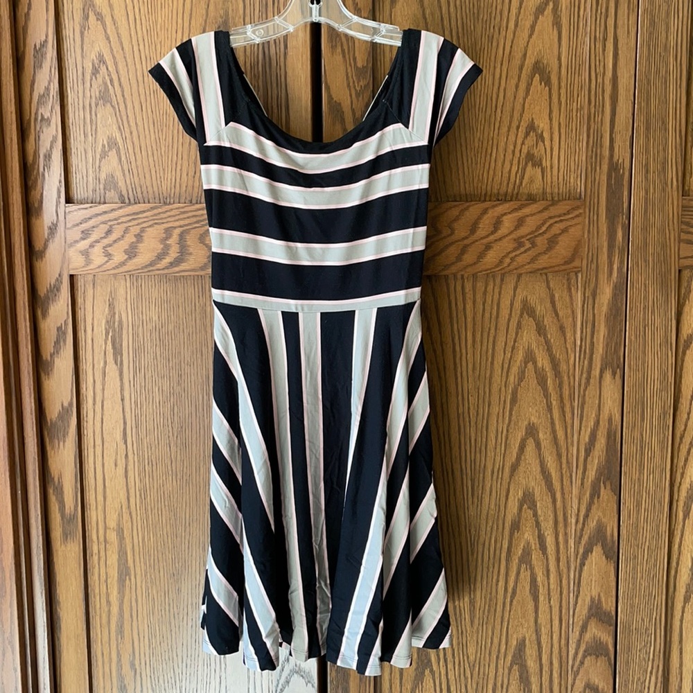 🎉 Host Pick 🎉 Loft Outlet NWT striped dress